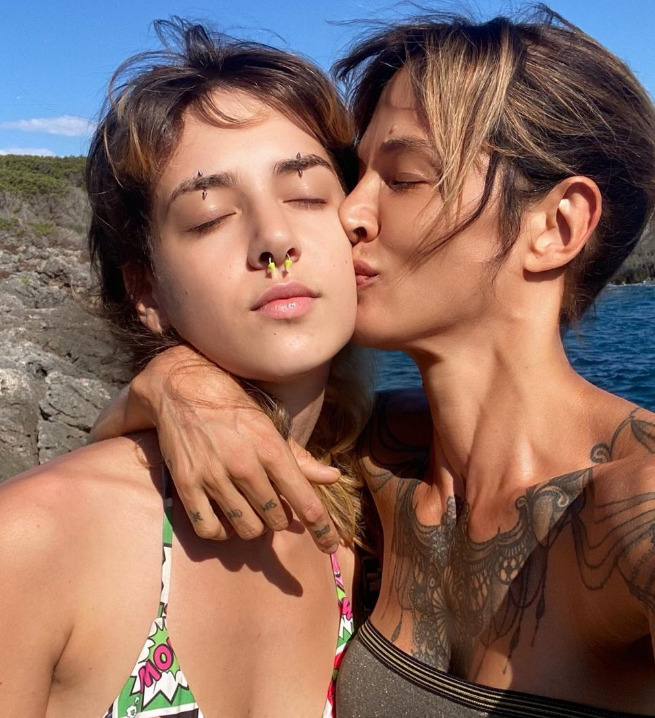 Asia Argento Con Anna Lou A Verissimo Chi La Figlia Del Re Dell